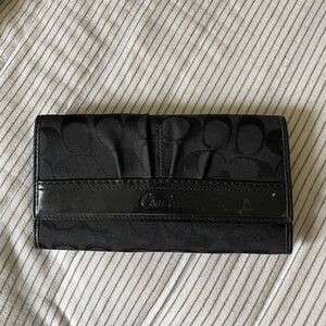 Coach Signature Pleated Patent Leather Trim Wallet Black.